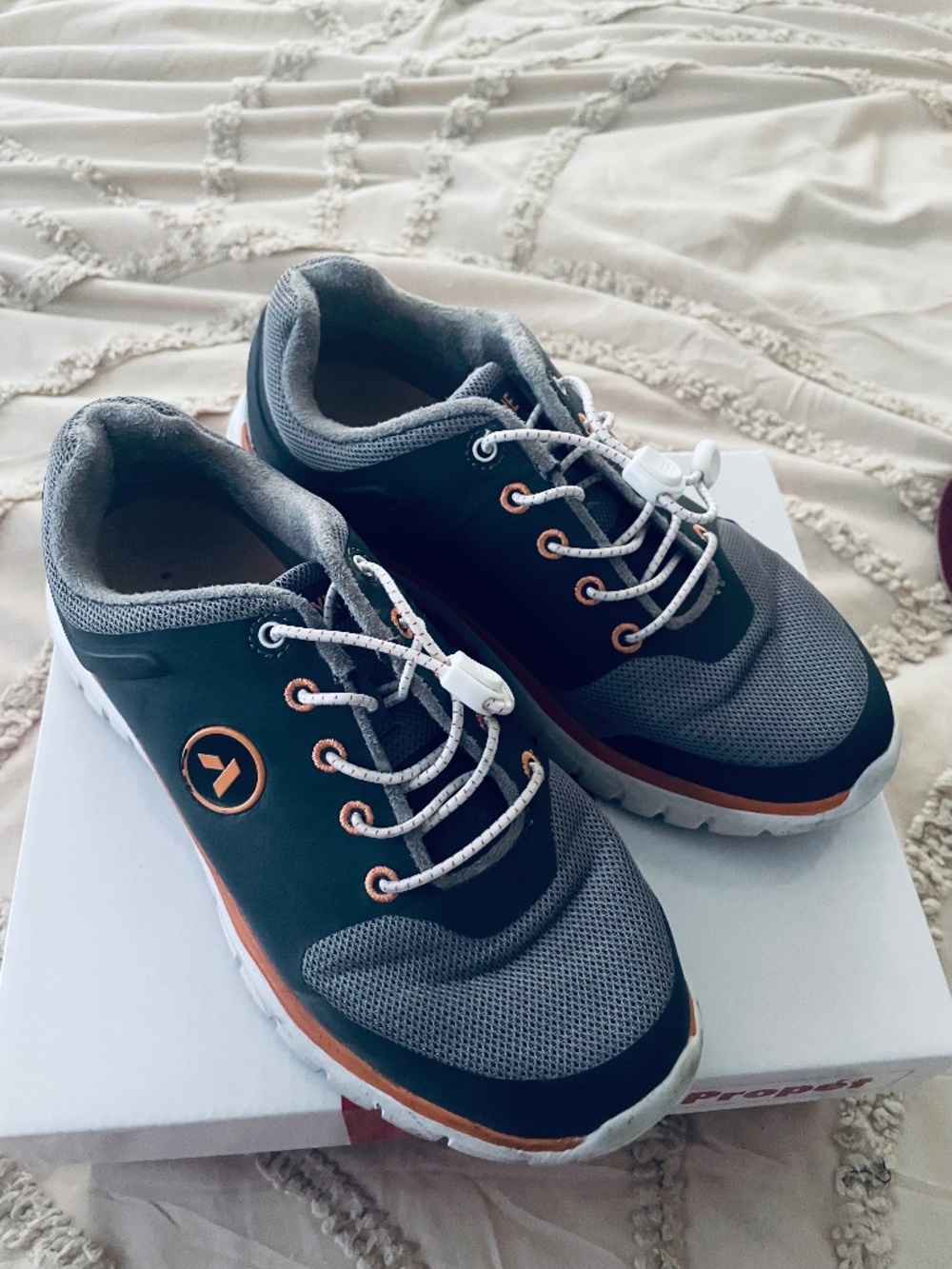 Size 6 w women Anodyne therapeutic orange gray sneaker